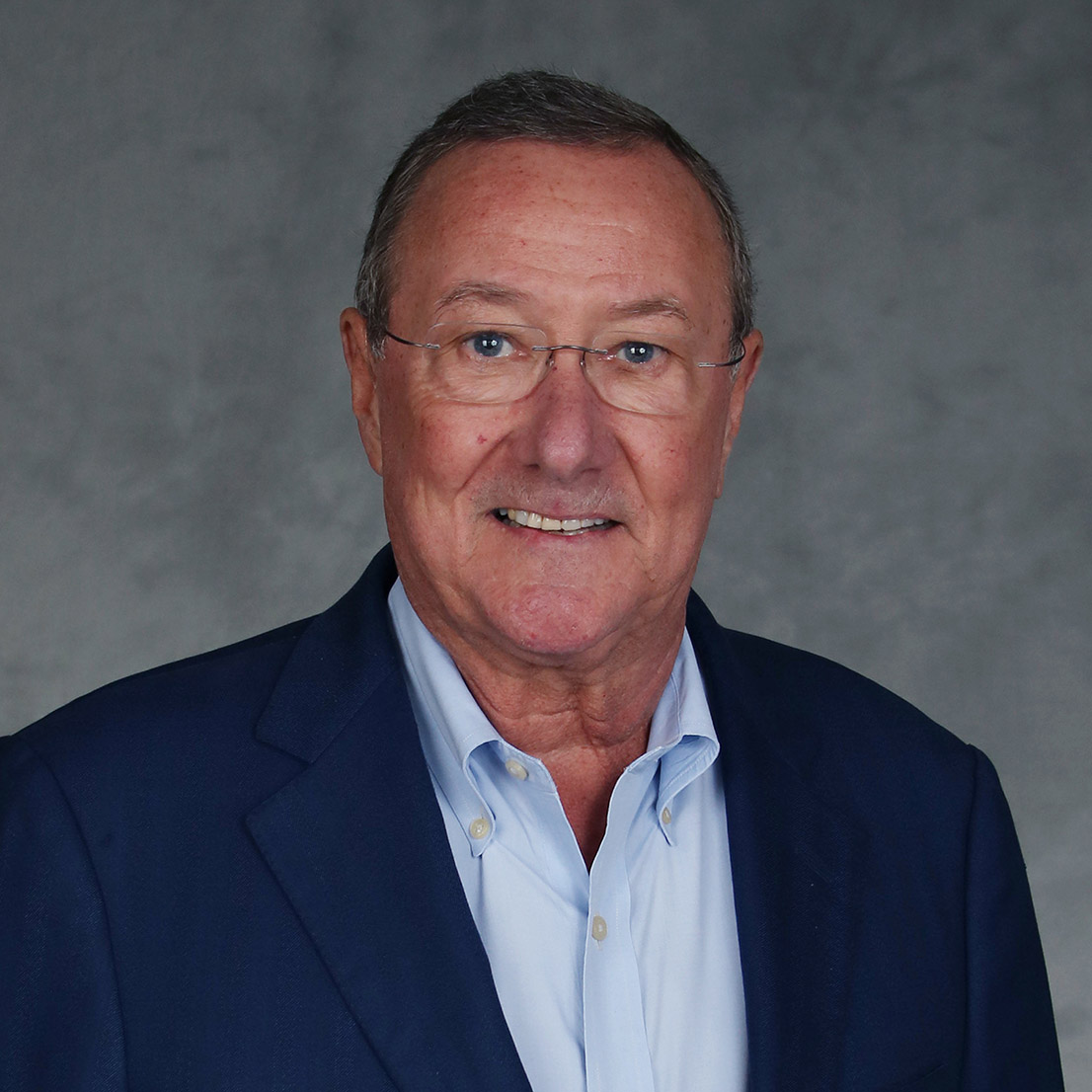 Lee Bussell headshot.