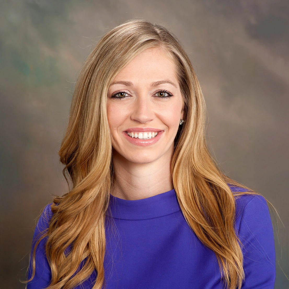 Headshot of Leslee Aun